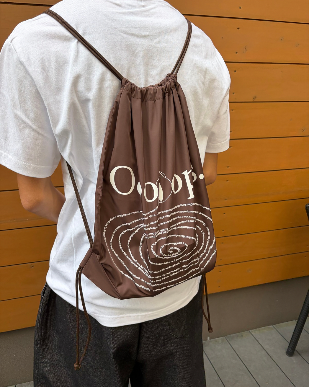 Black)Knapsack spilling coffee