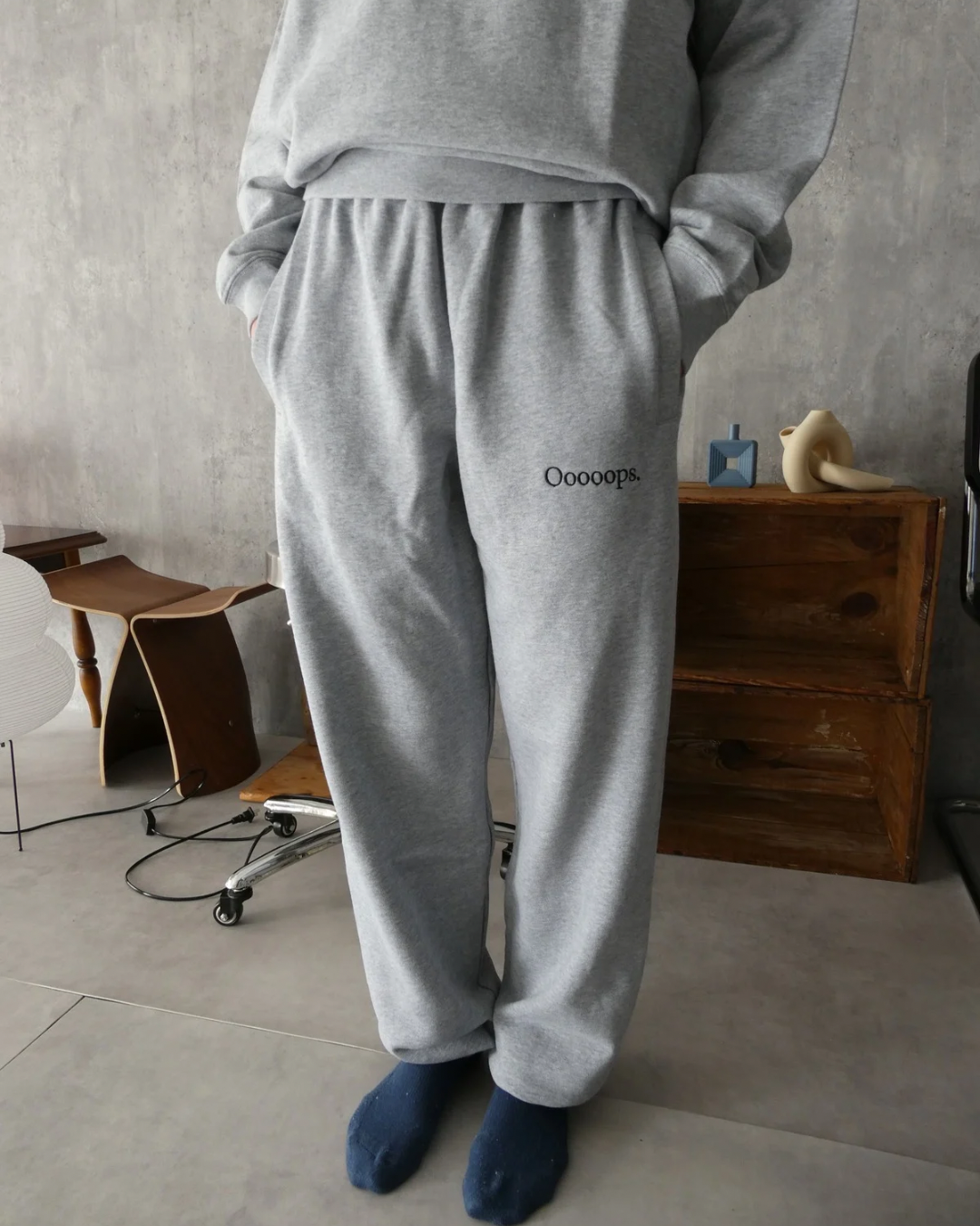 Gray)Ooooops logo sweat pants