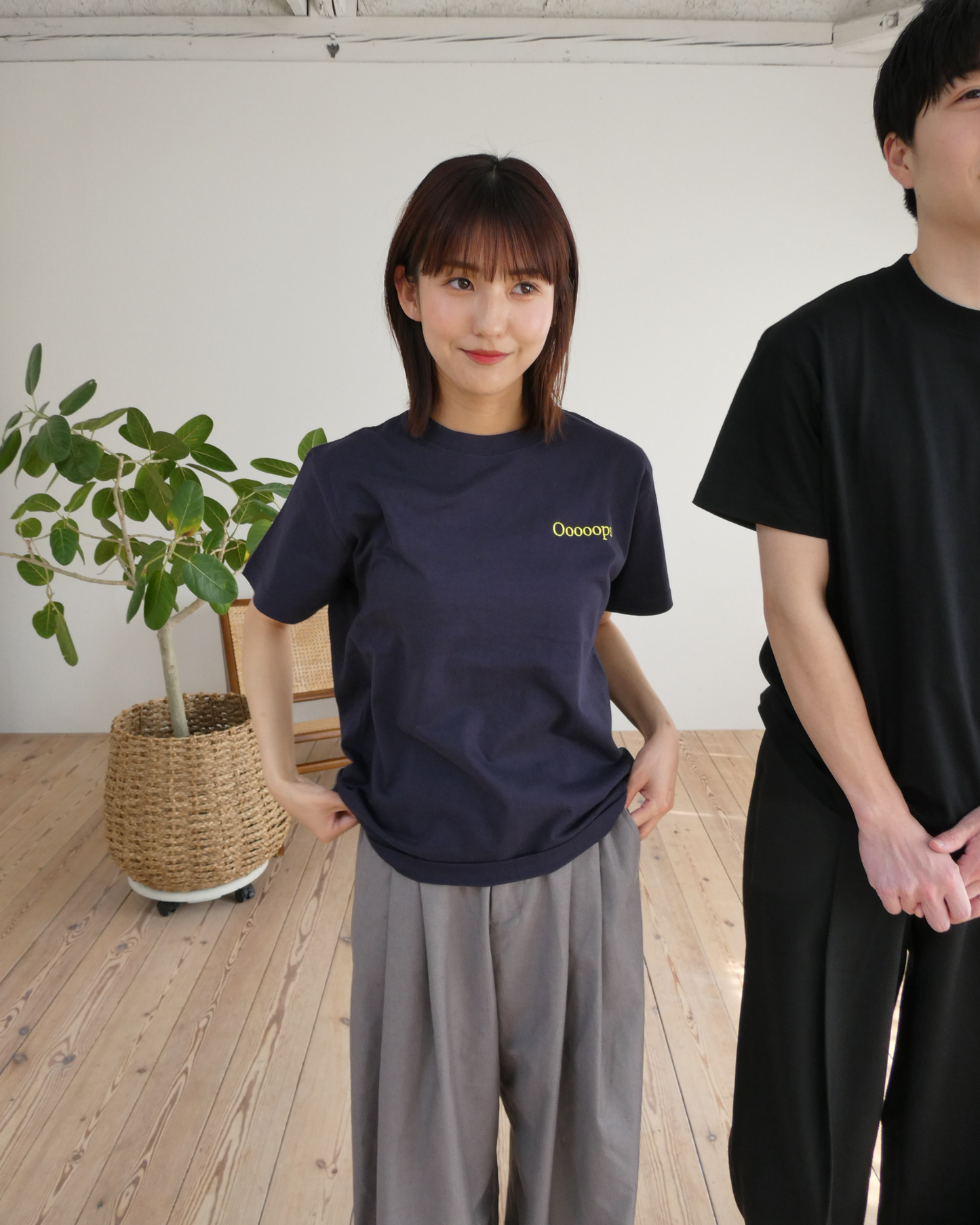 Navy_yellow)Ooooops logo tee