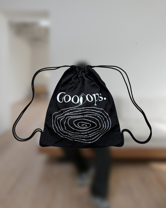 Black)Knapsack spilling coffee