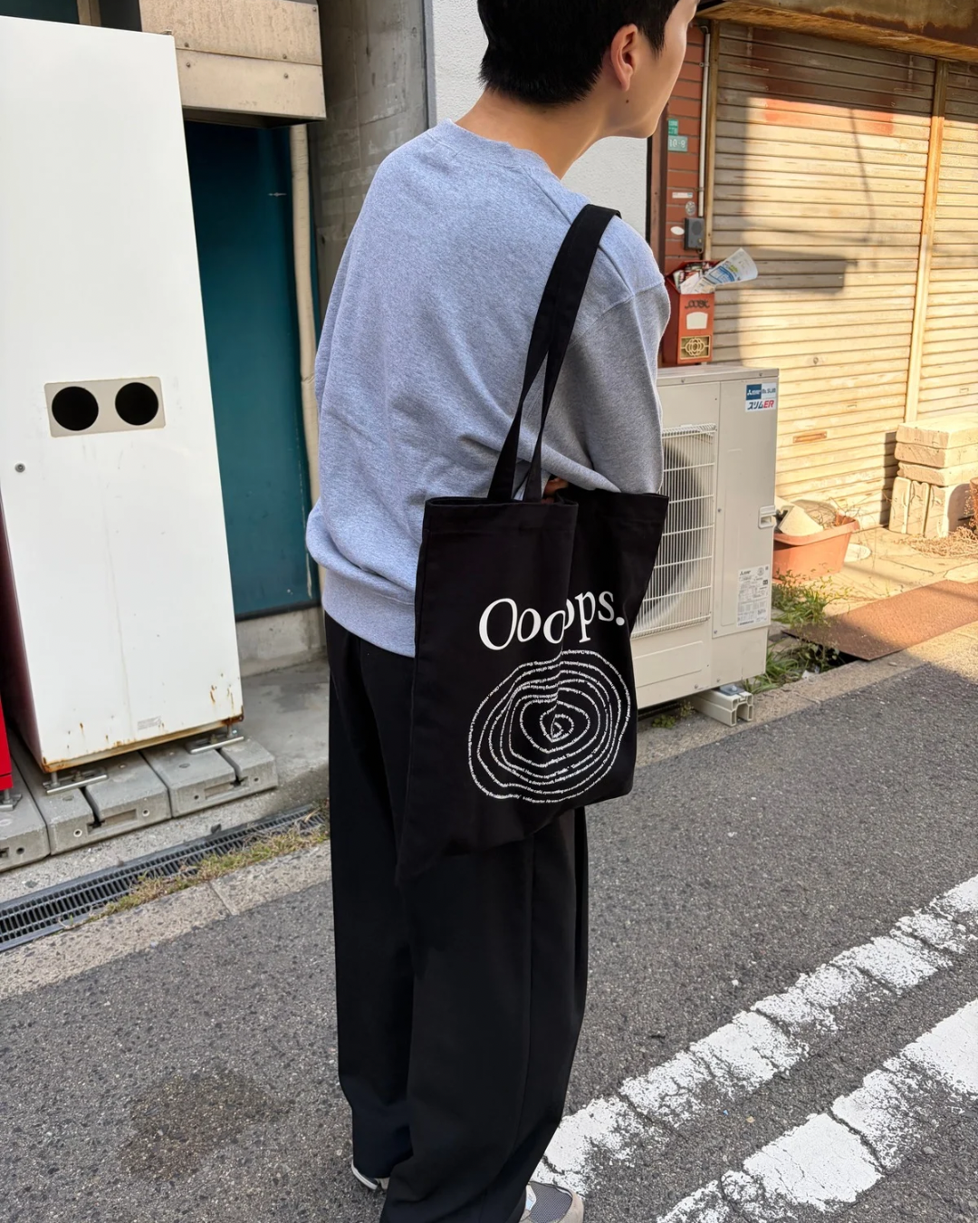 Black)Canvas bag spilling coffee