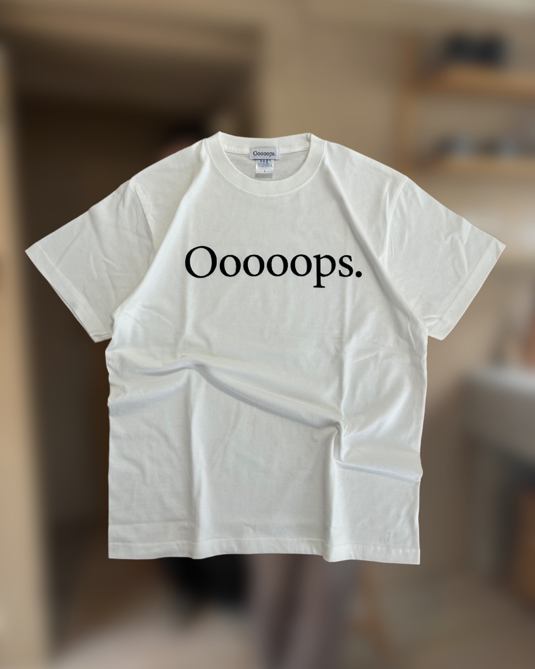 White)Ooooops print tee