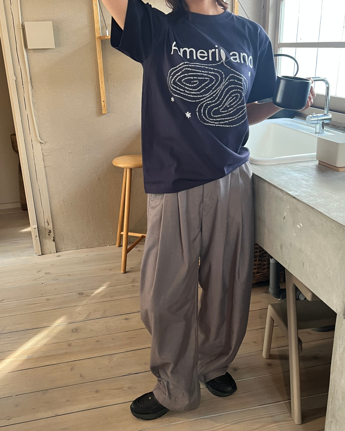 Black)Americano spilling tee