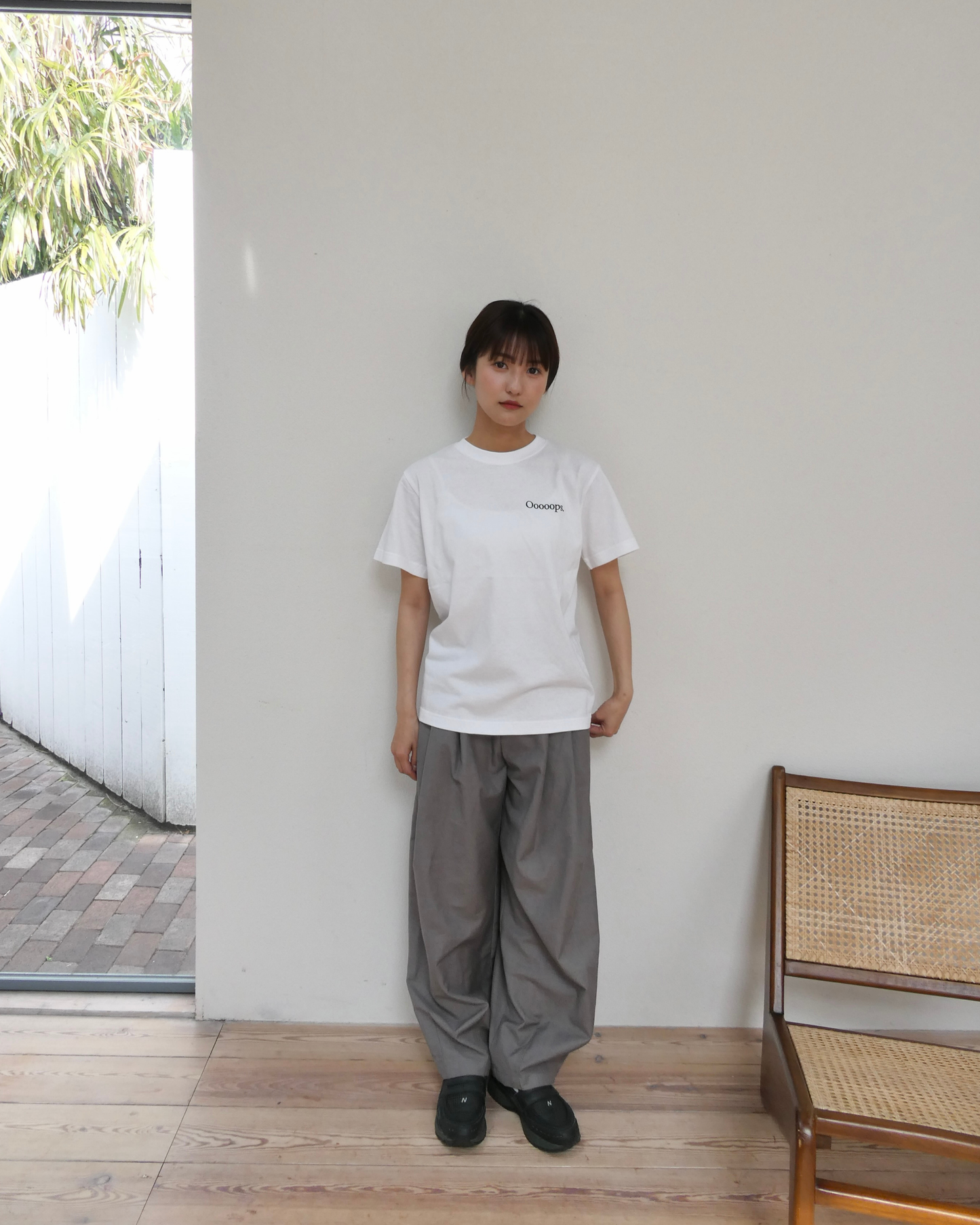 White)Ooooops logo tee