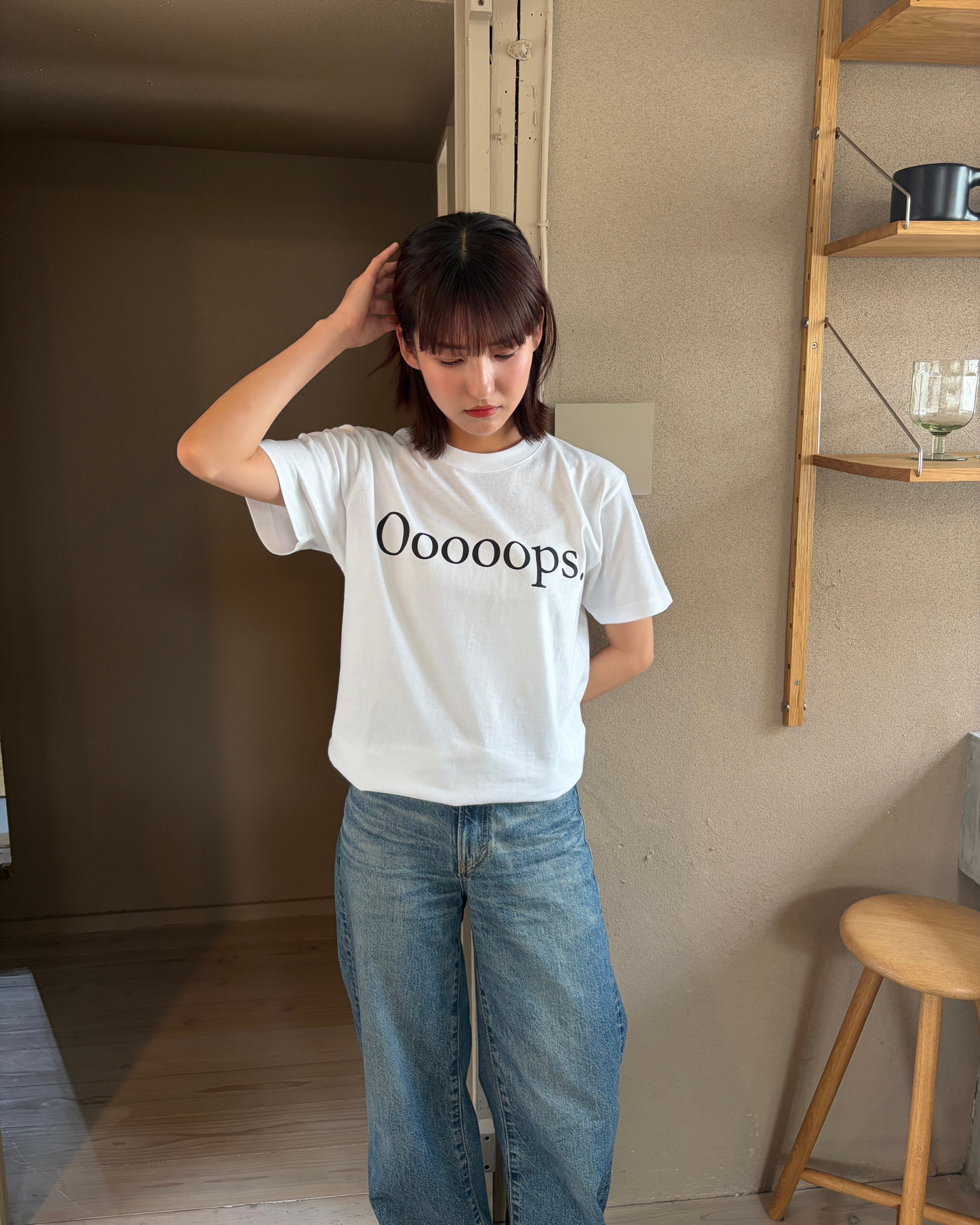 White)Ooooops print tee