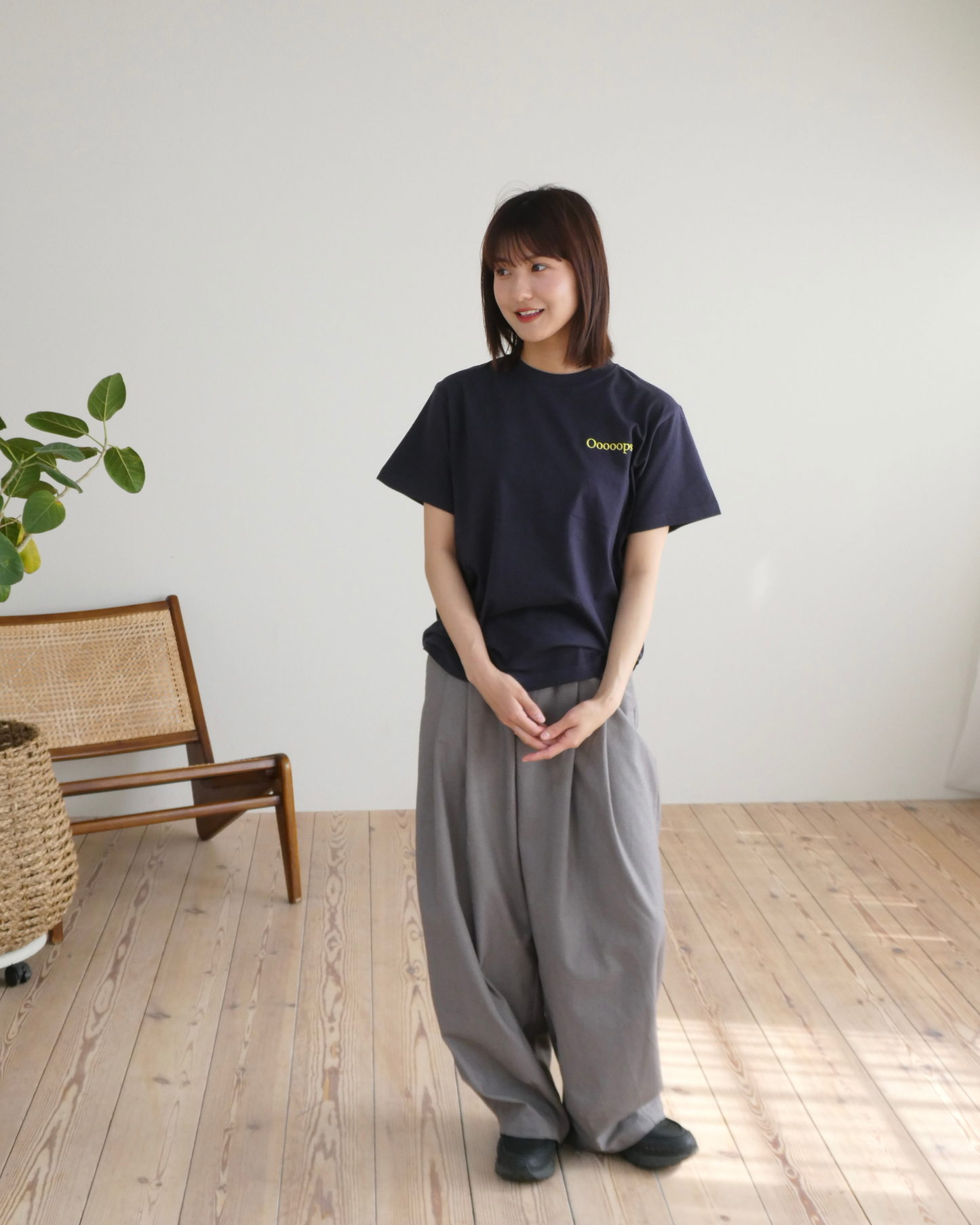 Navy_yellow)Ooooops logo tee