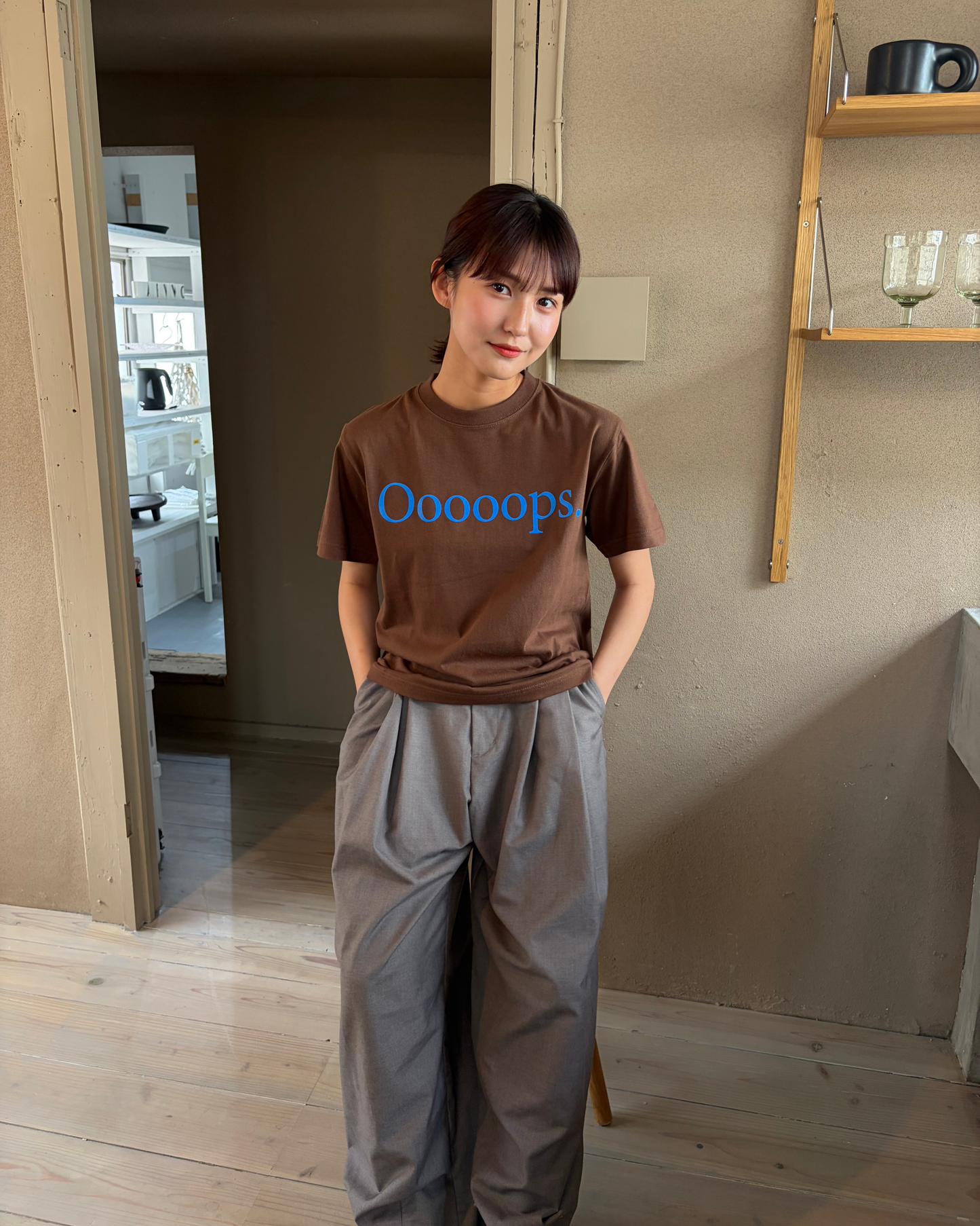 Brown_lightblue)Ooooops print tee