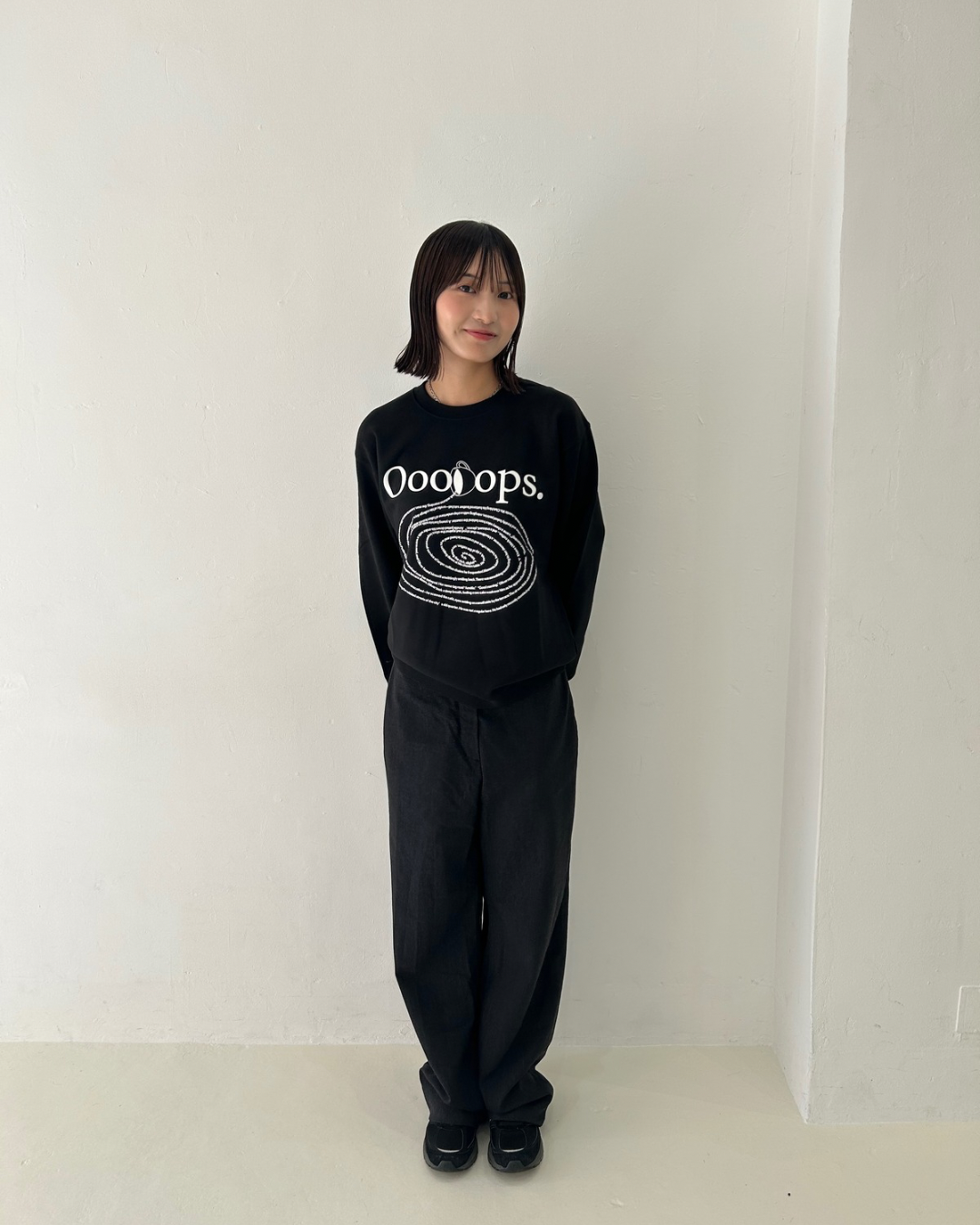 Black)Spilling coffee sweat