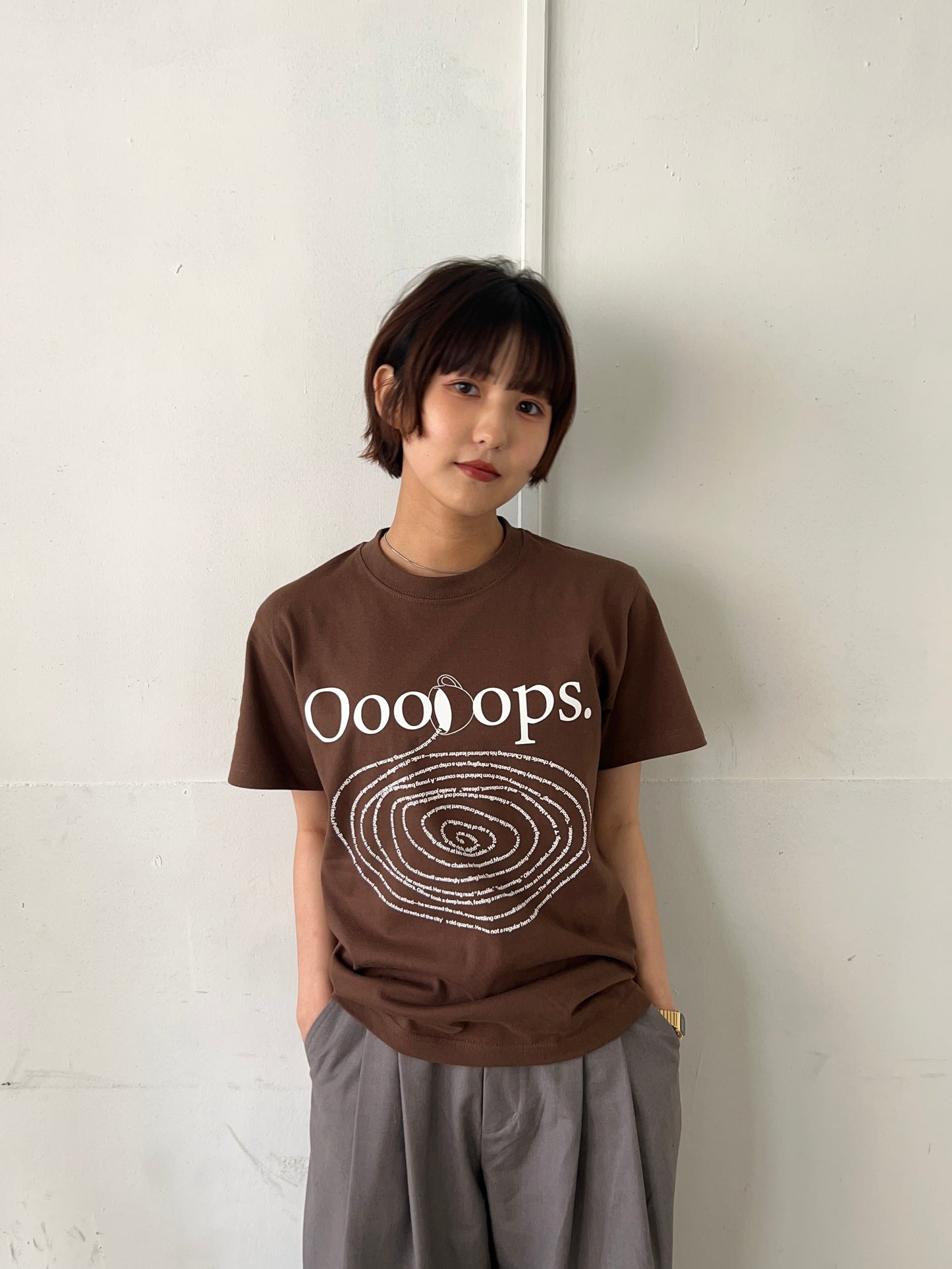 Brown)Spilling coffee tee