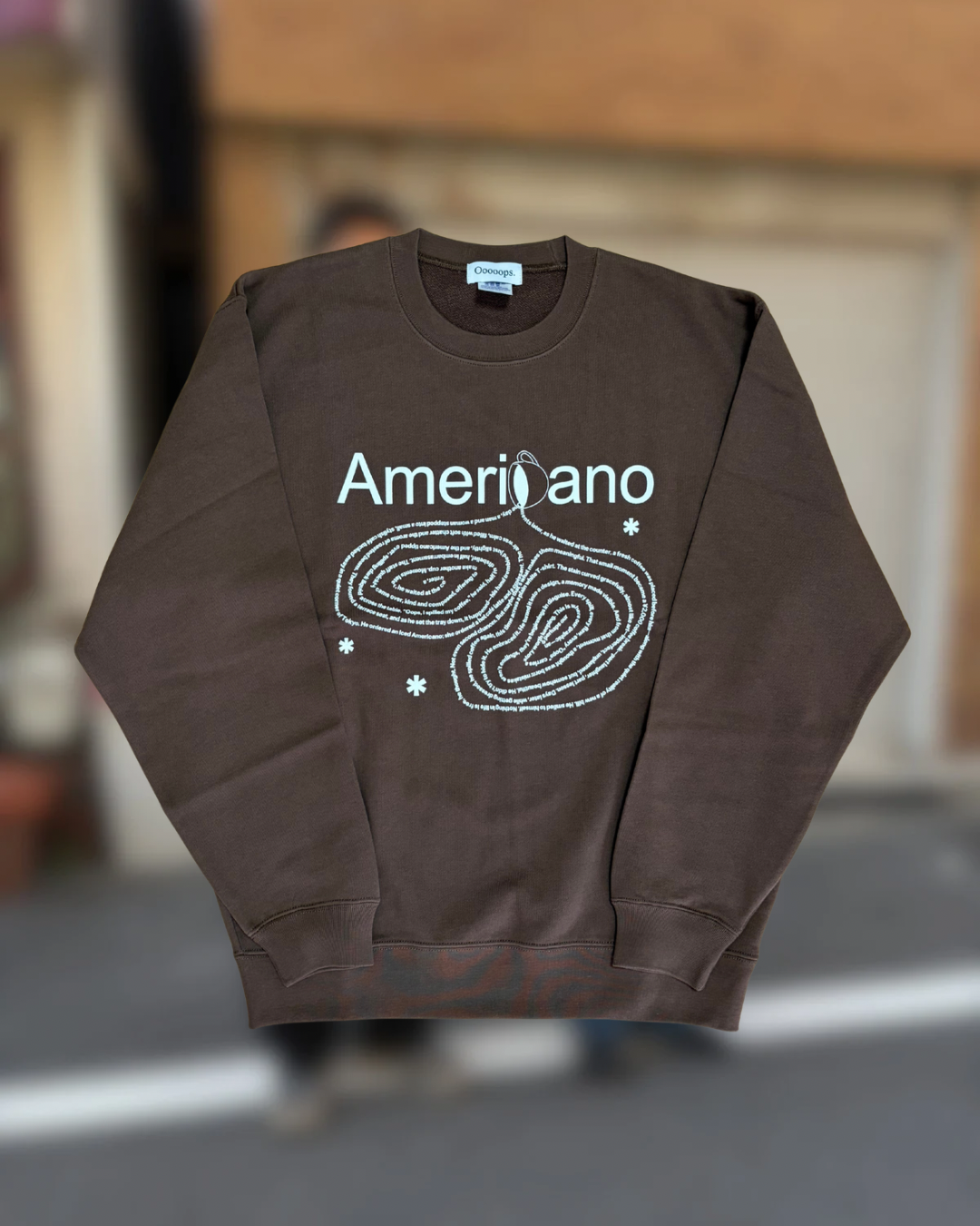 Brown)Americano spilling sweat
