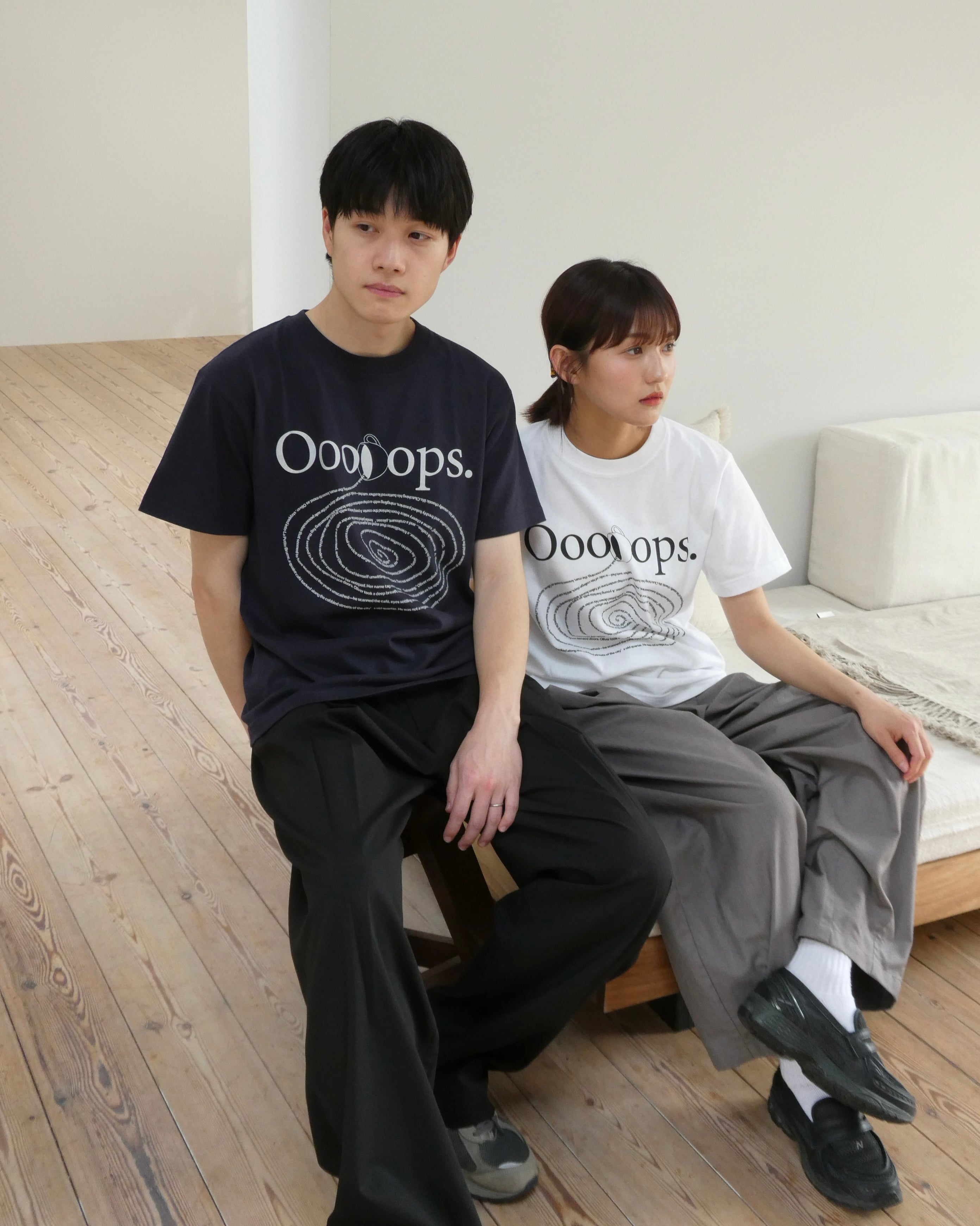 Ooooops Spilling coffee tee Sサイズ Navy_Gray)Spilling coffee tee – Ooooops.