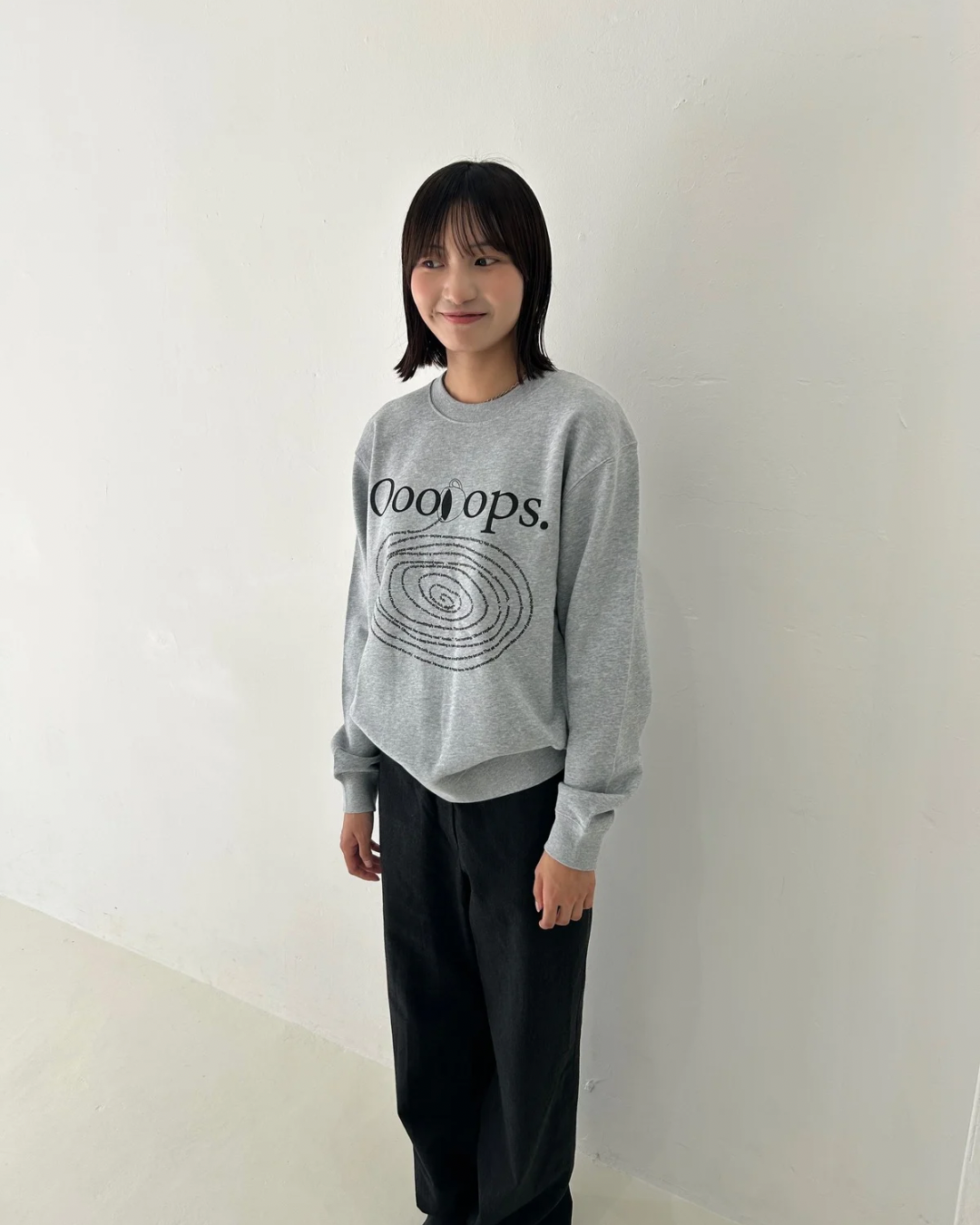 Gray)Spilling coffee sweat