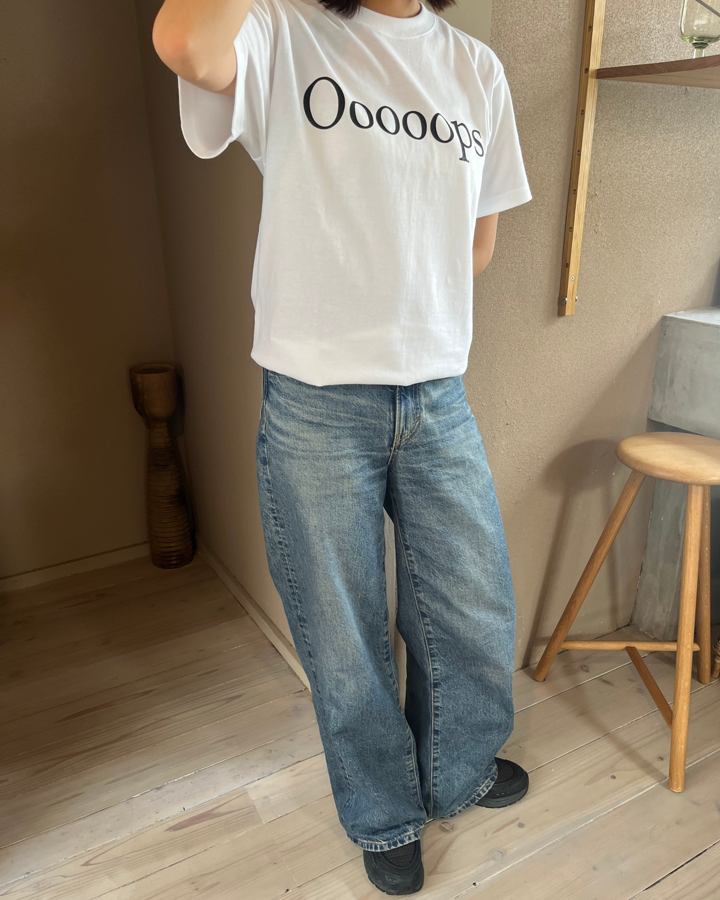 White)Ooooops print tee