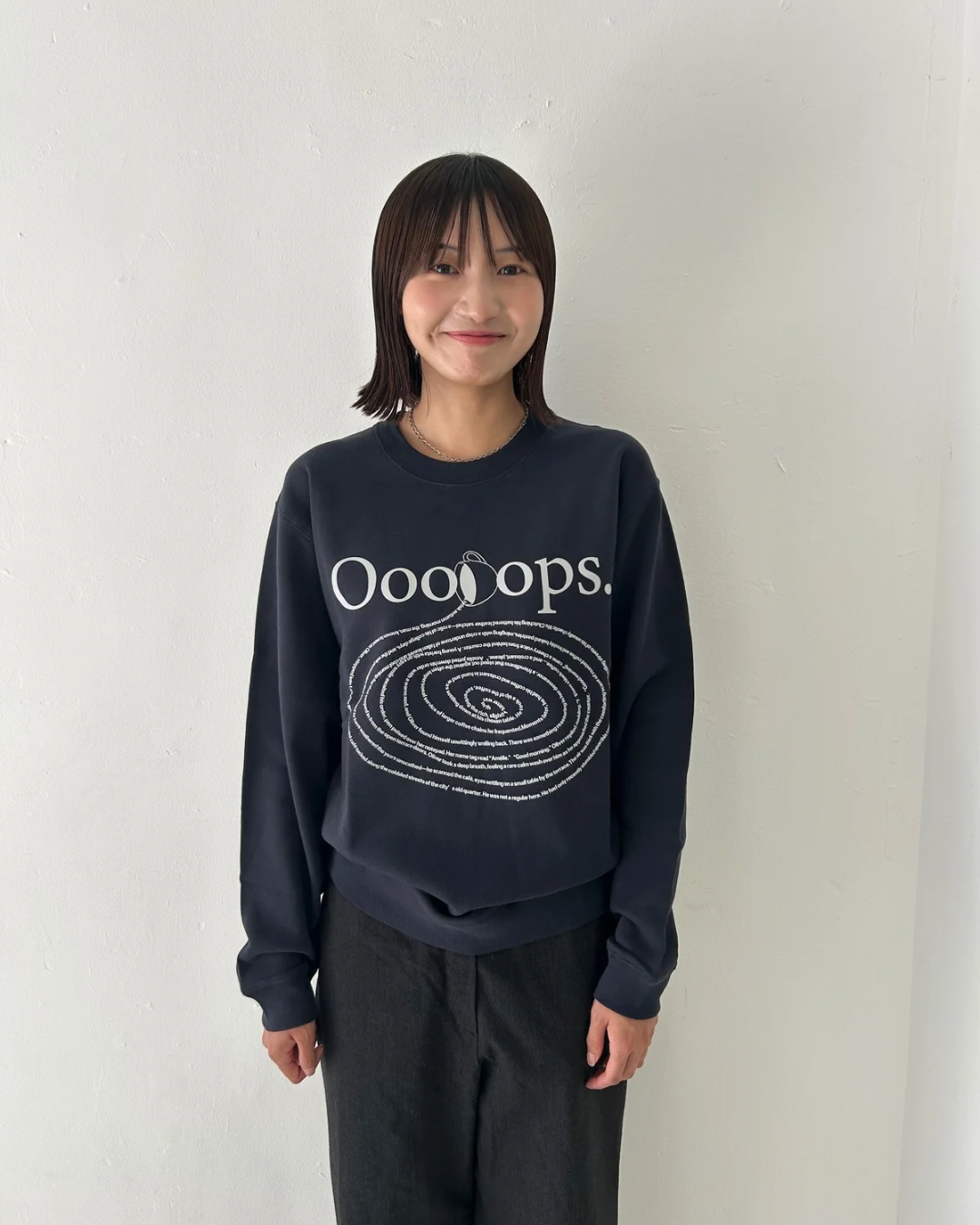 Navy)Spilling coffee sweat