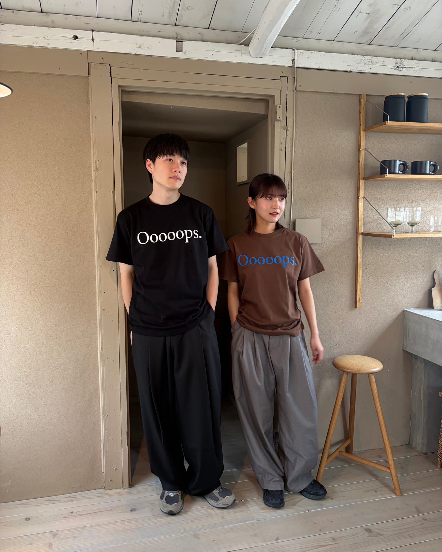 Black)Ooooops print tee