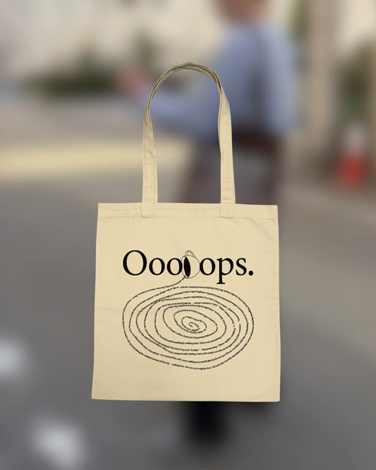 Beige)Canvas bag spilling coffee