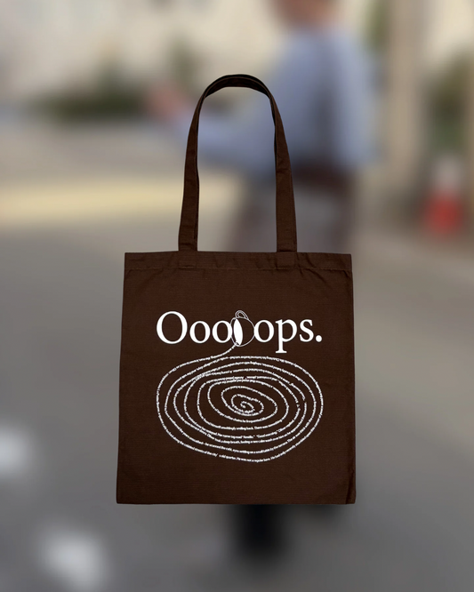 Brown)Canvas bag spilling coffee