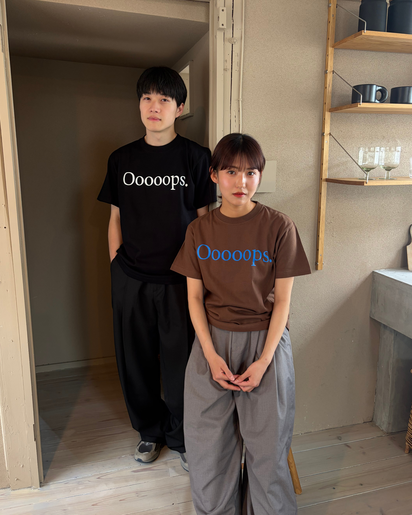 Black)Ooooops print tee