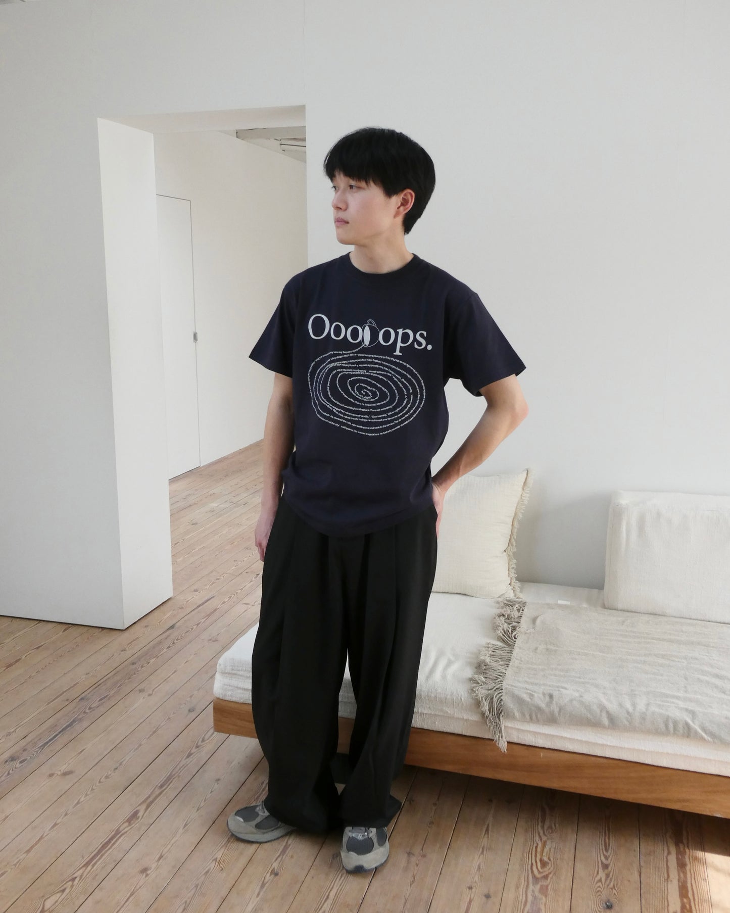 Navy_Gray)Spilling coffee tee