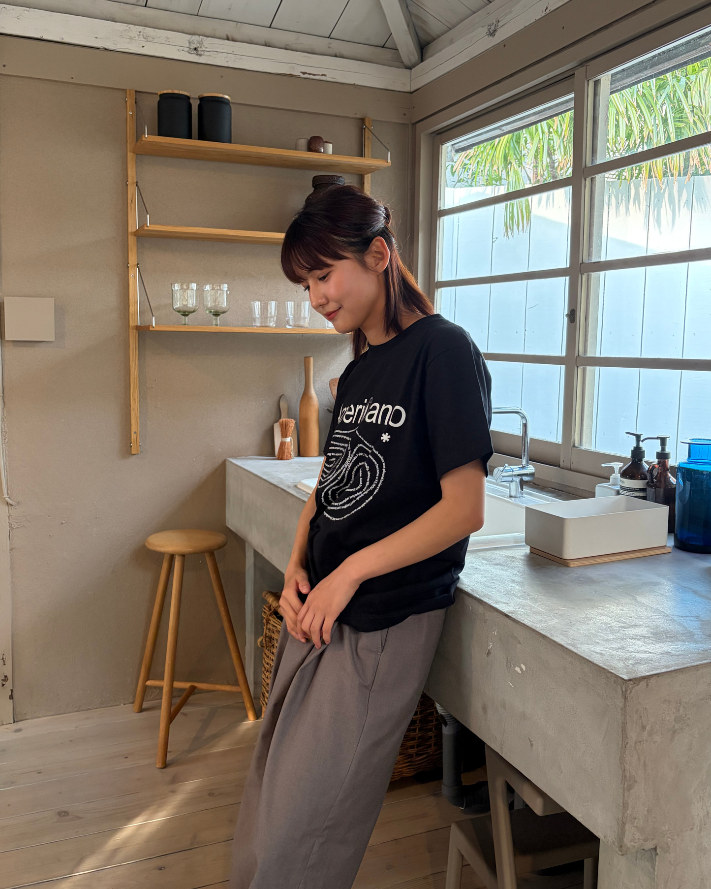 Black)Americano spilling tee