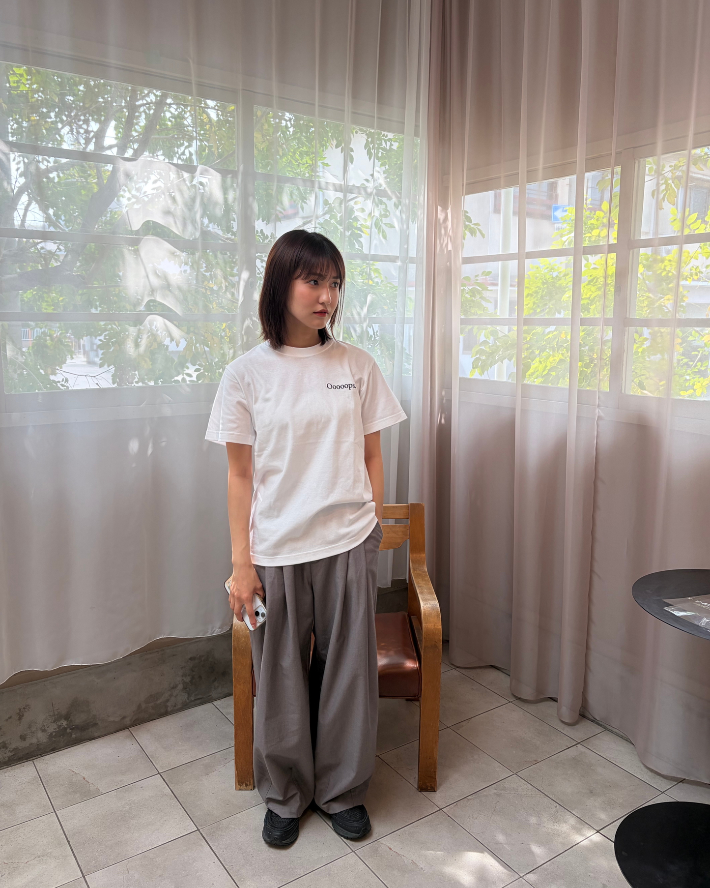 White)Ooooops logo tee