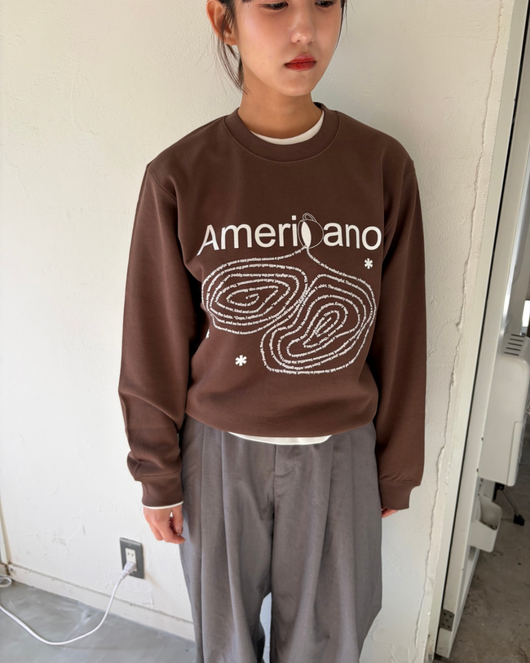 Brown)Americano spilling sweat