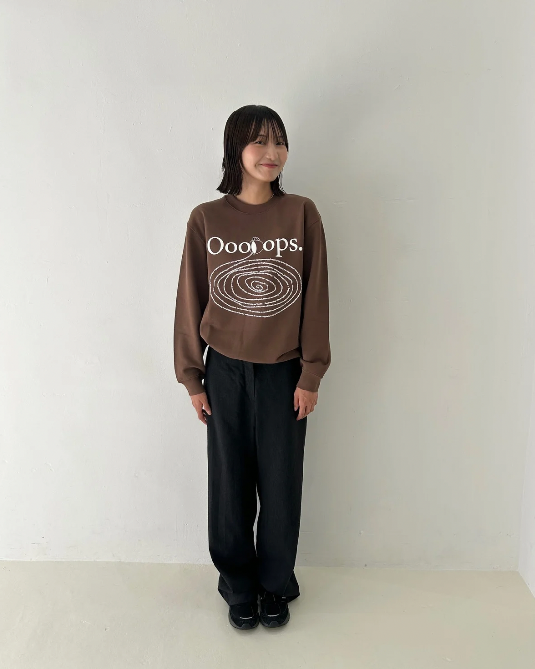 Brown)Spilling coffee sweat