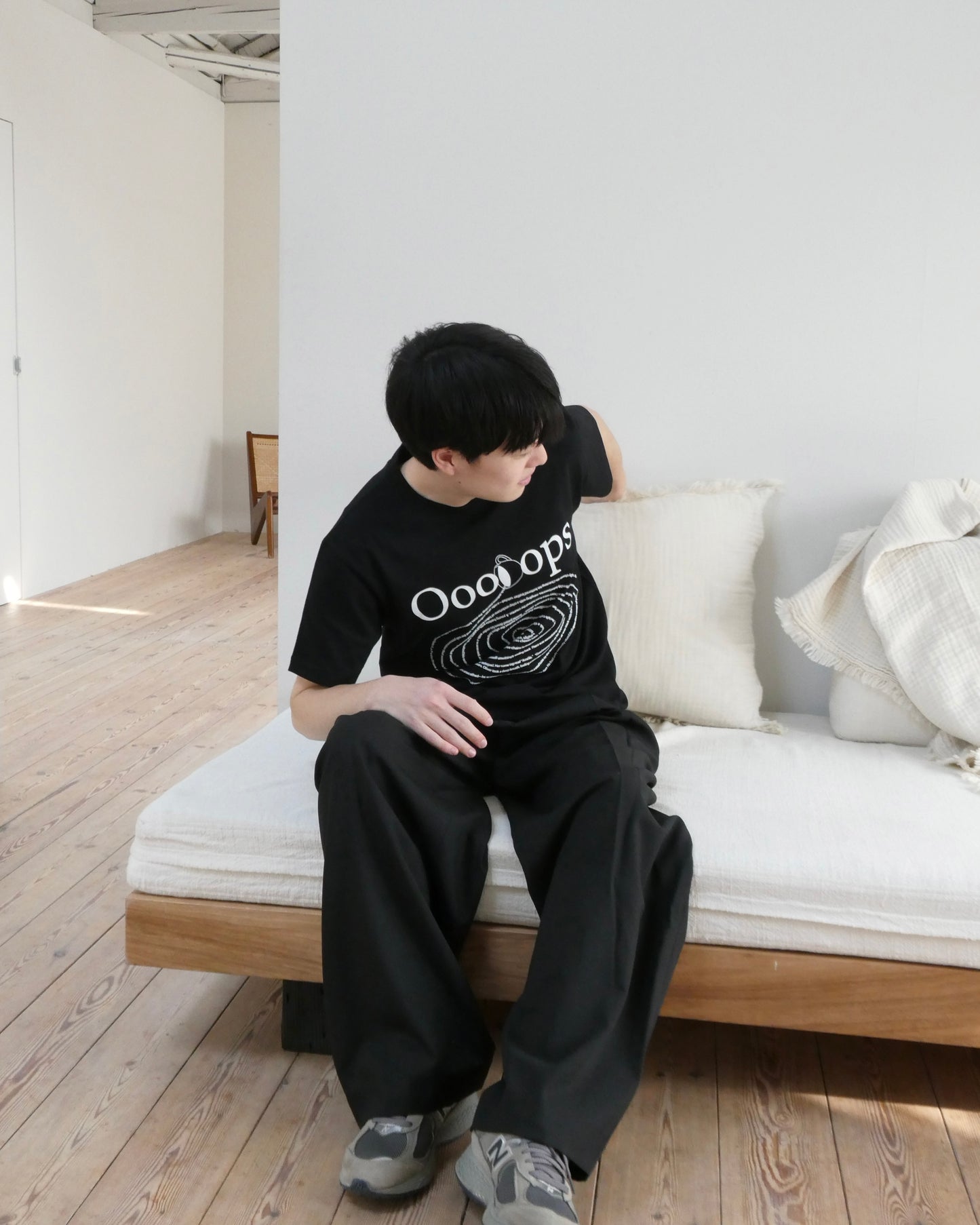 Black)Spilling coffee tee