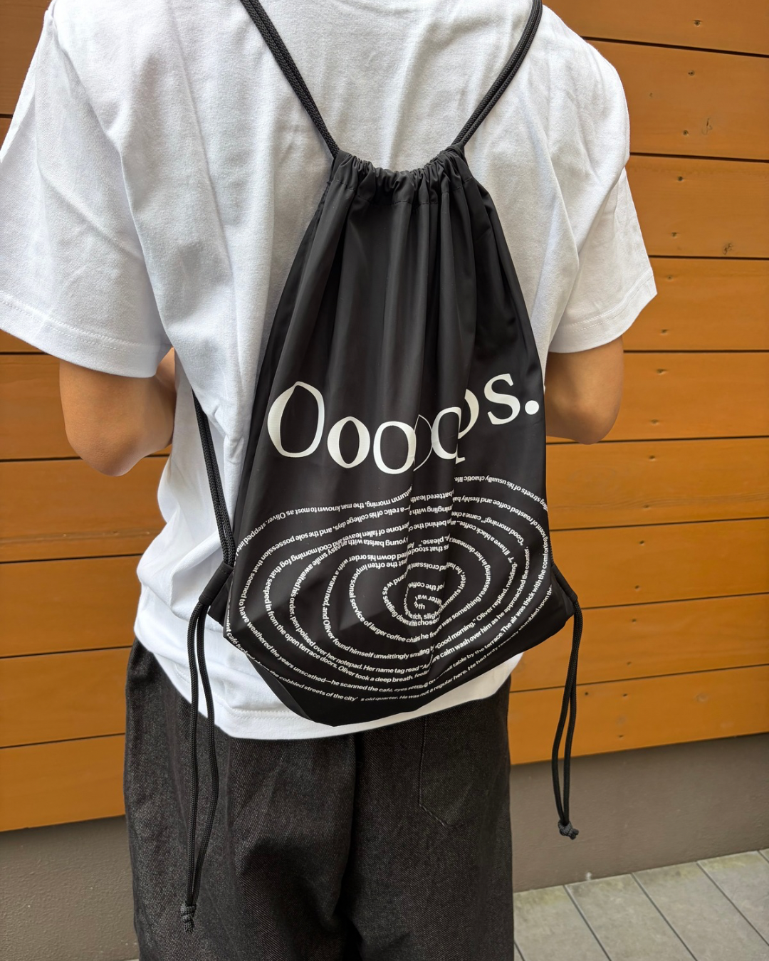 Black)Knapsack spilling coffee