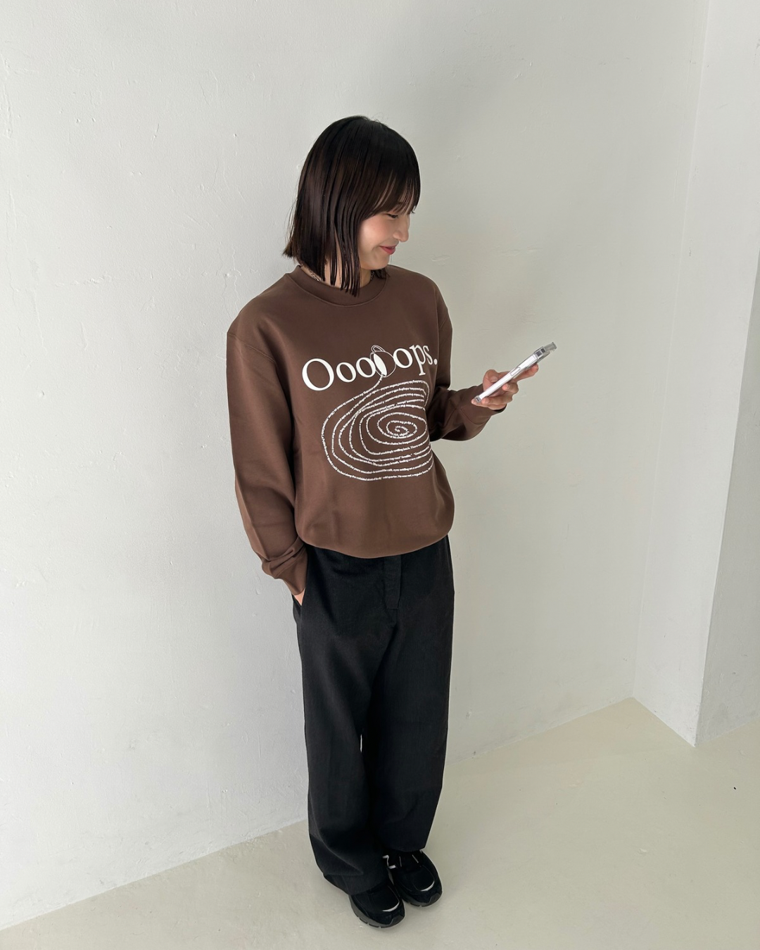 Brown)Spilling coffee sweat